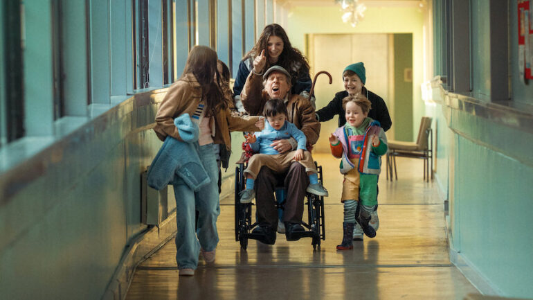 Kate Winslets regidebut ’Goodbye June’ omdefinierar julgråten på Netflix: Recension och reportage